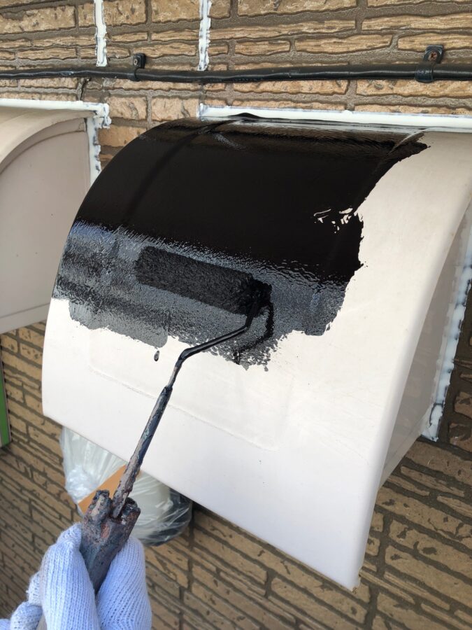 八王子市-アパート外壁屋根塗装工事　換気フード下塗り